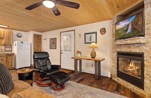 Fall River Estates Condo | Creekside Suite 06 River View!