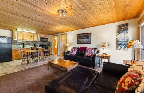 Fall River Estates Condo | Creekside Suite 17 River View!