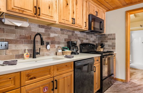 Fall River Estates Condo | Creekside Suite 17 River View!