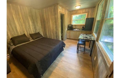Peebles House | Creekside Tiny Home Getaway