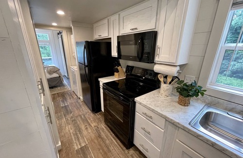 Monteagle House | Creekside Tiny house in fantastic Monteagle! Quick hike to waterfall!