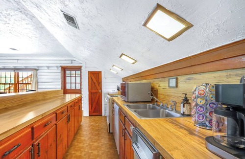 Wimberley House | Creekside Vista Escape - Cabin I/Creek, Stars
