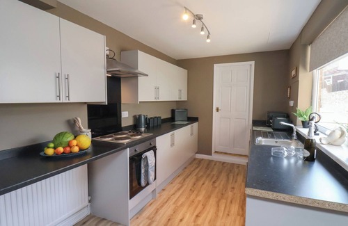 Muston Cottage | CRESCENT BAY HOUSE, pet friendly, country holiday cottage in Filey