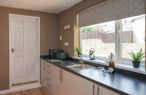 Muston Cottage | CRESCENT BAY HOUSE, pet friendly, country holiday cottage in Filey