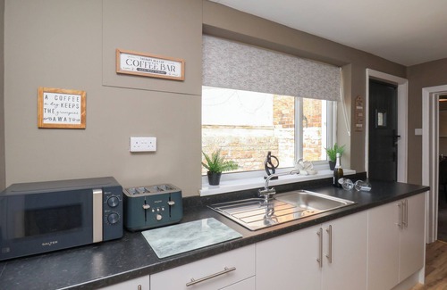 Muston Cottage | CRESCENT BAY HOUSE, pet friendly, country holiday cottage in Filey
