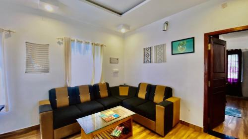 Kunnathidavaka House | Cresta Montis pool villa