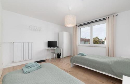 Stadtmitte Apartment | CREW BEDS - APARTMENTS in Wolfsburg 4x Bedroom, Single Beds, Free Coffee, WiFi & Parking - 24h CHECK IN #WOB01 #WOB02