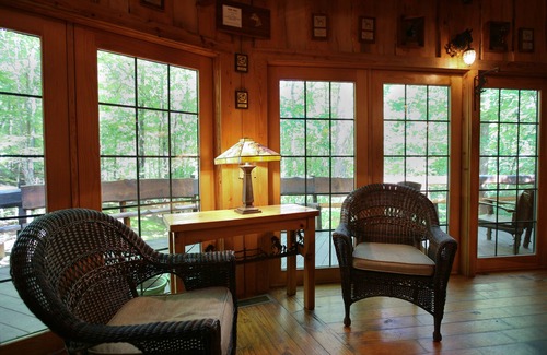 Oneida Cabin | Crickett Lane - Unequaled Vacation Experience! 8 Stall barn