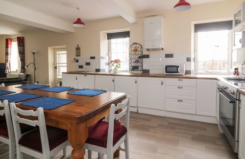 Wigton Cottage | CRINAN COTTAGE, family friendly, with open fire in Carlisle