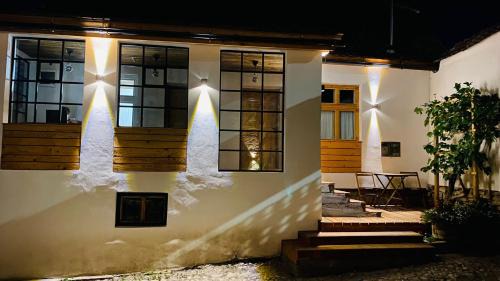Crit House | Critz Cross