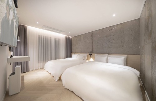 Guri Hotel | Croissant Hotel Guri by AanK
