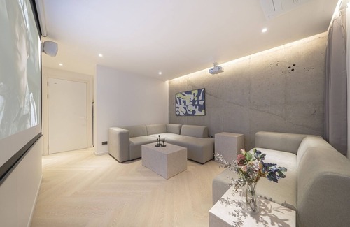 Guri Hotel | Croissant Hotel Guri by AanK