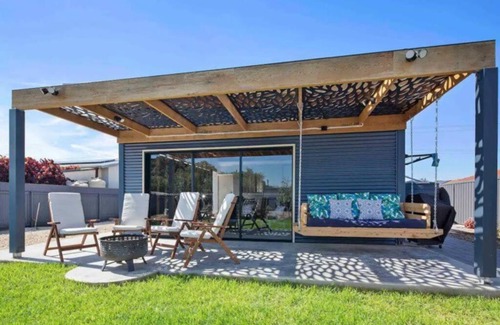 Aldinga Beach House | Croser Beach Shack - Boat & Caravan Friendly