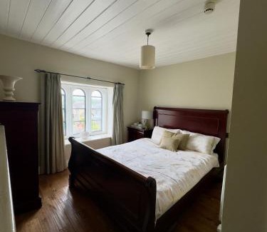 Llanybydder Hotel | Cross Hands Hotel