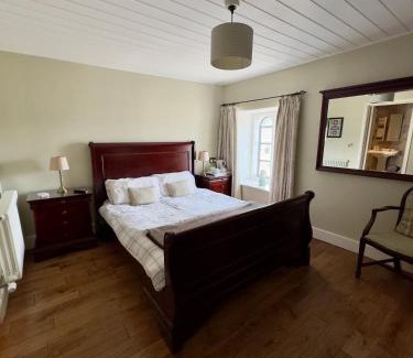 Llanybydder Hotel | Cross Hands Hotel
