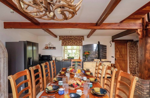 Briggswath Cottage | CROSSBUTTS FARMHOUSE, pet friendly, with hot tub in Whitby