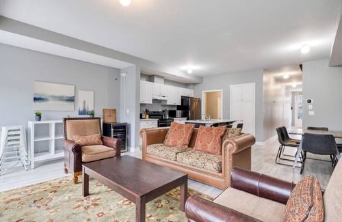 The Blue Mountains Villa | Crosswinds Haven: 3BDR Backing onto Blue Mountain