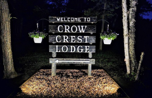 Nevis Cabin | Crow Crest Lodge Resort #7 Waters Edge, Stunning Sunsets, Family Getaway