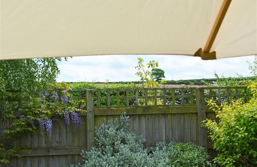 Deepdale House | Crow's Nest - Three Bedroom House, Sleeps 6