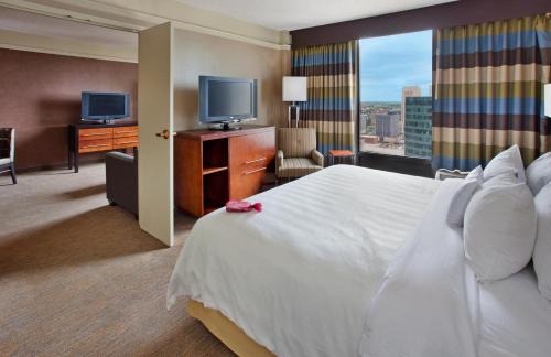 Downtown Kansas City Hotel | Crowne Plaza Kansas City Downtown by IHG