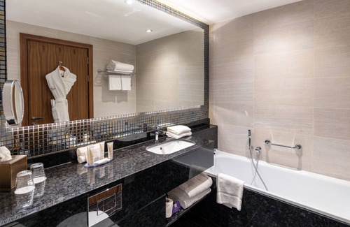 Heathrow Villages Hotel | Crowne Plaza London Heathrow T4 by IHG