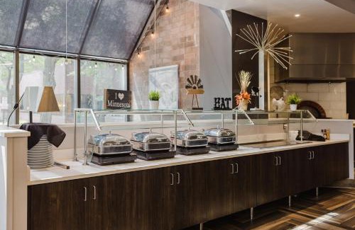 South Loop Hotel | Crowne Plaza Suites MSP Airport - Mall of America by IHG