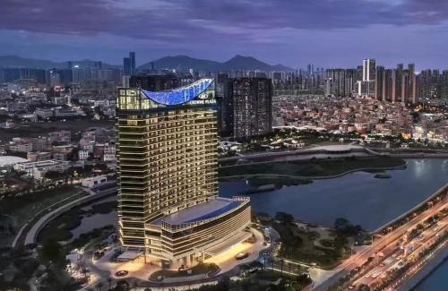 Jimei Hotel | Crowne Plaza Xiamen Jimei Seaview by IHG-Free Mini Bar