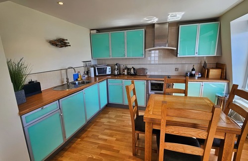 St. Mawes Cottage | Crows Nest - sleeps 4 guests in 2 bedrooms