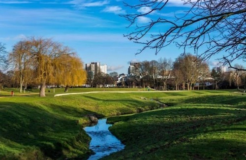 Waddon Apartment | Croydon 2-BR Apartment Close to Waddon Station!