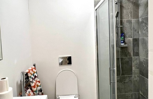 Broad Green House | Croydon City Centre Luxurious Double Room With En-suite 4