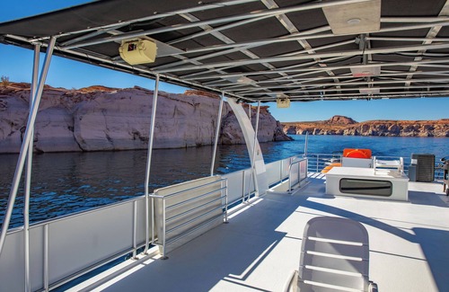 Wahweap Boat Rental | Cruise into Paradise: Lake Powell Houseboat Escape!