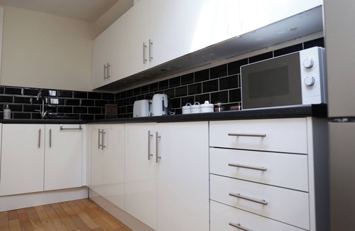 Netley Apartment | Cruise, Relax, Explore. 2BR Free parking. 10minutes to city & cruise port. 5*