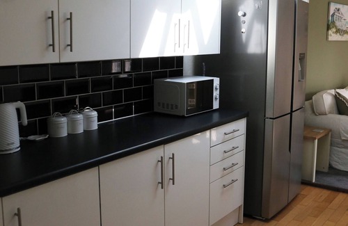 Netley Apartment | Cruise, Relax, Explore. 2BR Free parking. 10minutes to city & cruise port. 5*