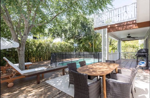Palm Harbor Villa | CRYSTAL BEACH HOME | PRIVATE POOL | WALK TO BEACH