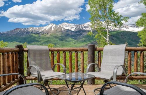 Mountain Village House | Crystal Chalet 12 by AvantStay Close to Town w Views of San Sofia Ridge