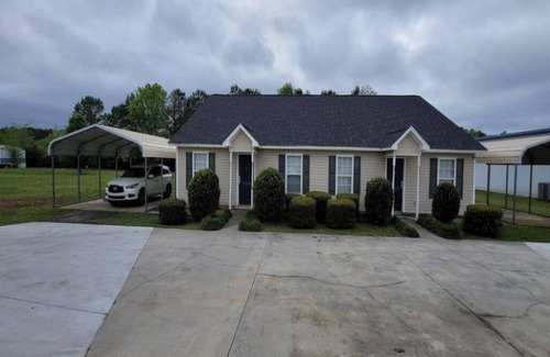 Florence House | Crystal Townhouse Near MUSC and Mcleod Hospital.