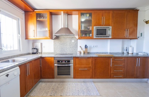 Mijas Ski Chalet | Cubo's Chaparral Townhouse & Community Pool/sea views/free wifi/air conditioning