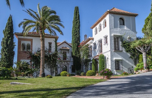 Malaga-Este Villa | Cubo's Mountain Bayview Luxury Villa/views/free wifi/gym