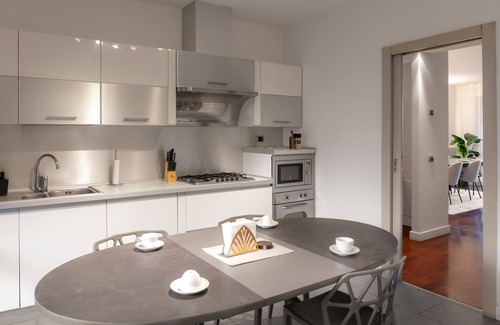 Como Apartment | Cullinan Como Lakeview Apartment by Aden Luxury