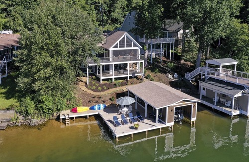 Lake Lure House | Cultivate Calm in a charming lakefront cottage