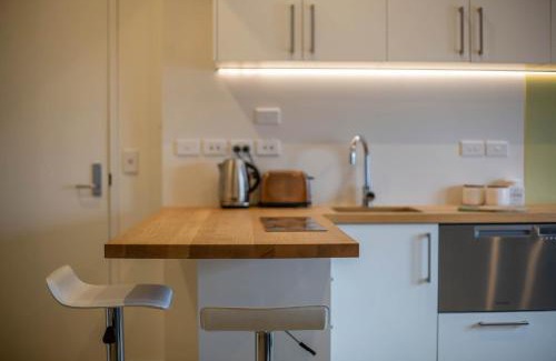 Dunedin City Centre Apartment | Cumberland Street deluxe apartment No1