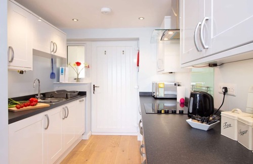 Brixham Cottage | Curlew 3 - The Cove - sleeps 4 guests in 2 bedrooms