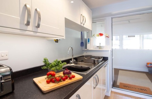 Brixham Cottage | Curlew 3 - The Cove - sleeps 4 guests in 2 bedrooms