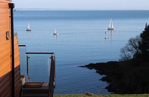 Brixham Cottage | Curlew 3 - The Cove - sleeps 4 guests in 2 bedrooms