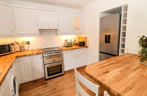 Berwick-upon-Tweed Cottage | CURLEW COTTAGE, 2 FENKLE STREET, family friendly in Holy Island