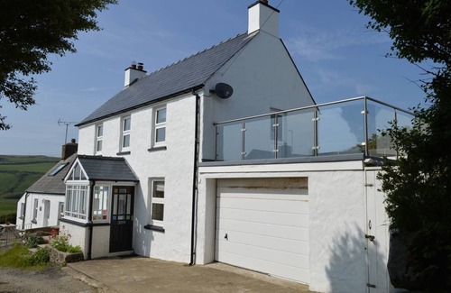 Roch House | Curlew Cottage - sea views, hot tub, walk to beach