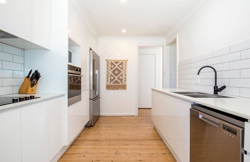 Culburra Beach House | Curleys Outlook - Pet Friendly Waterfront