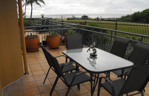 Palm Beach Apartment | Currumbin Sands On The Beach
