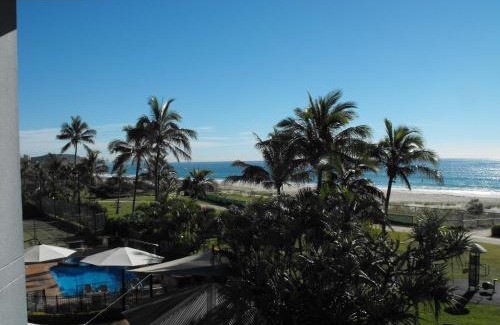 Palm Beach Apartment | Currumbin Sands On The Beach