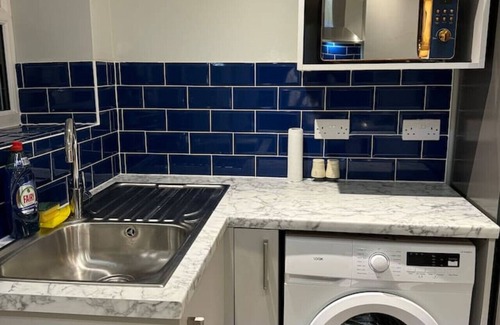 Ashton-under-Lyne House | Curzon Ensuite: Shared Living & Kitchen